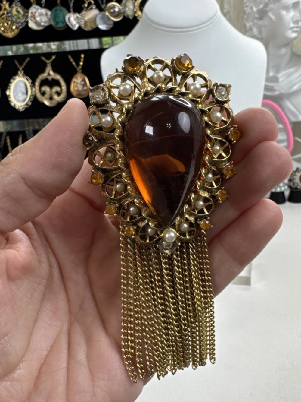 Vintage Weiss Brooch Clip On Tassel Rhinestones Gold Tone Brown